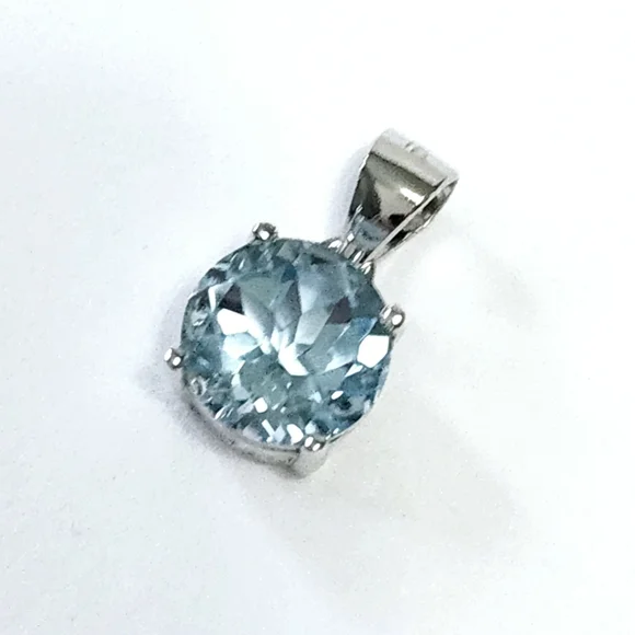 2.00 ct Blue Topaz Solitaire Silver Pendant - Picture 5 of 8